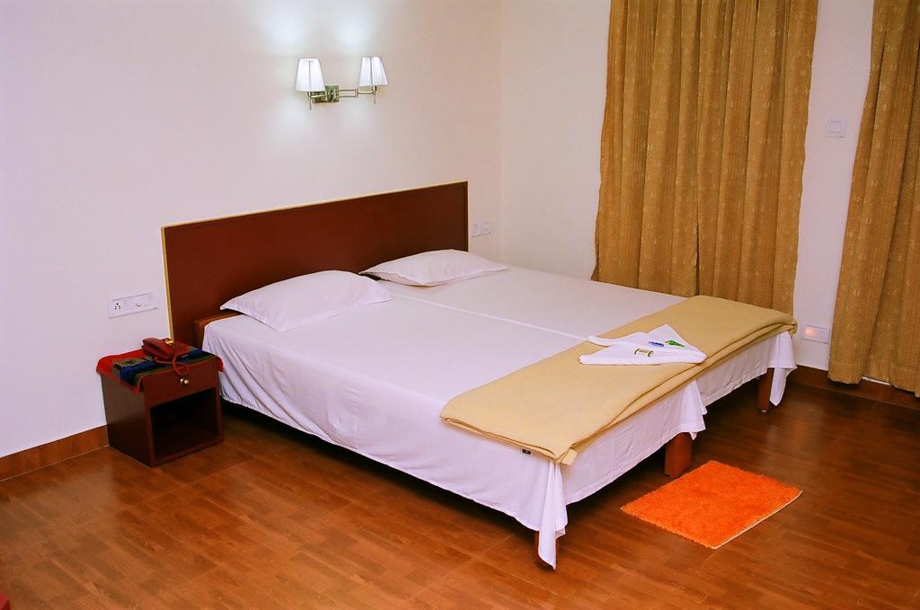 Hotel Srinivas Коччи Экстерьер фото