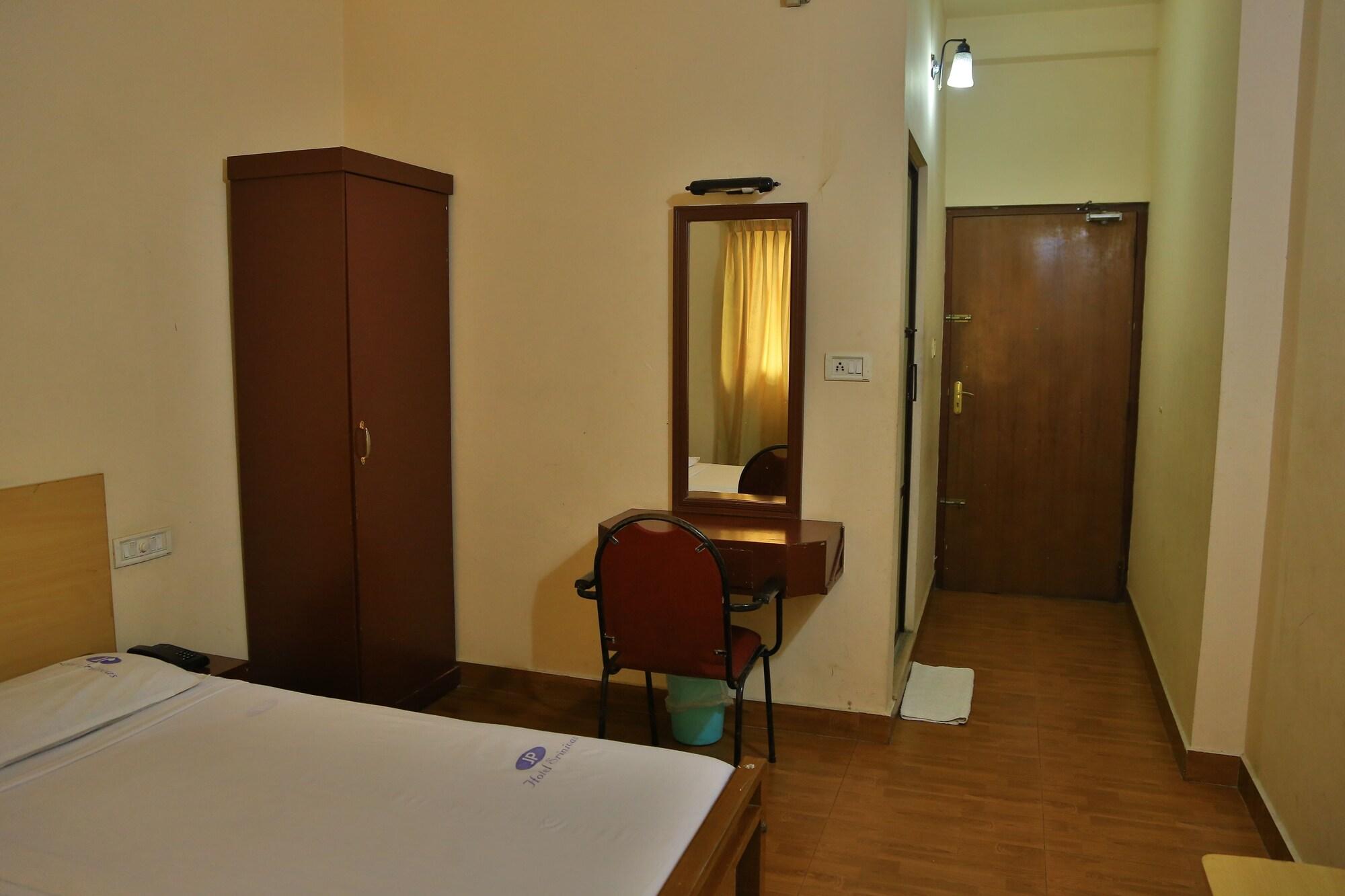 Hotel Srinivas Коччи Экстерьер фото