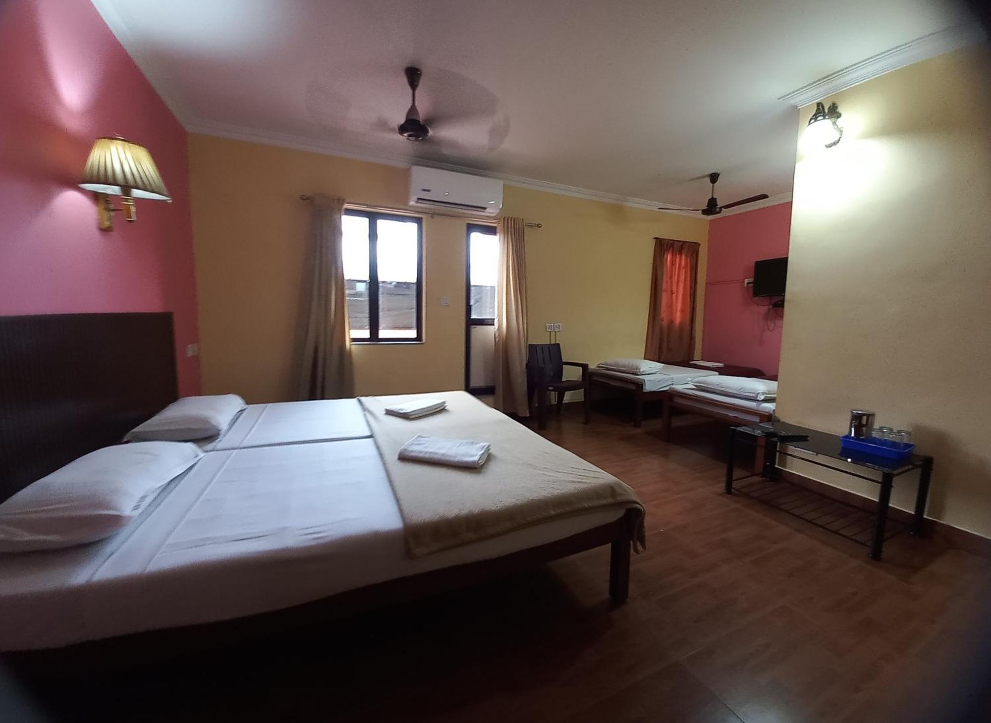Hotel Srinivas Коччи Экстерьер фото