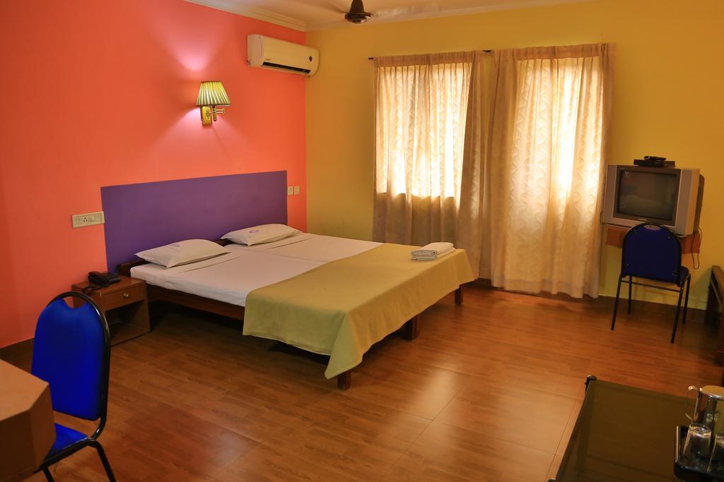 Hotel Srinivas Коччи Экстерьер фото