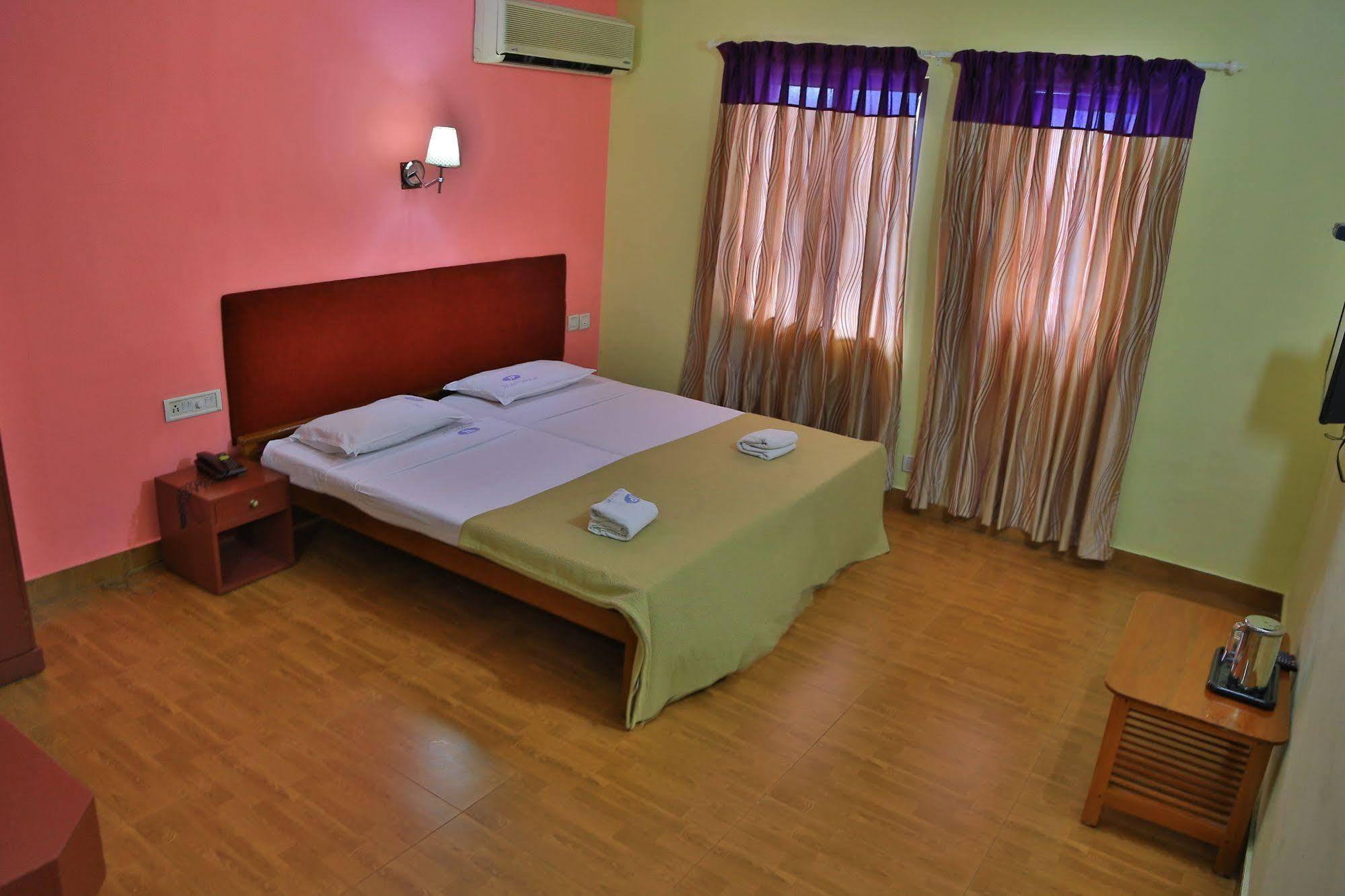 Hotel Srinivas Коччи Экстерьер фото