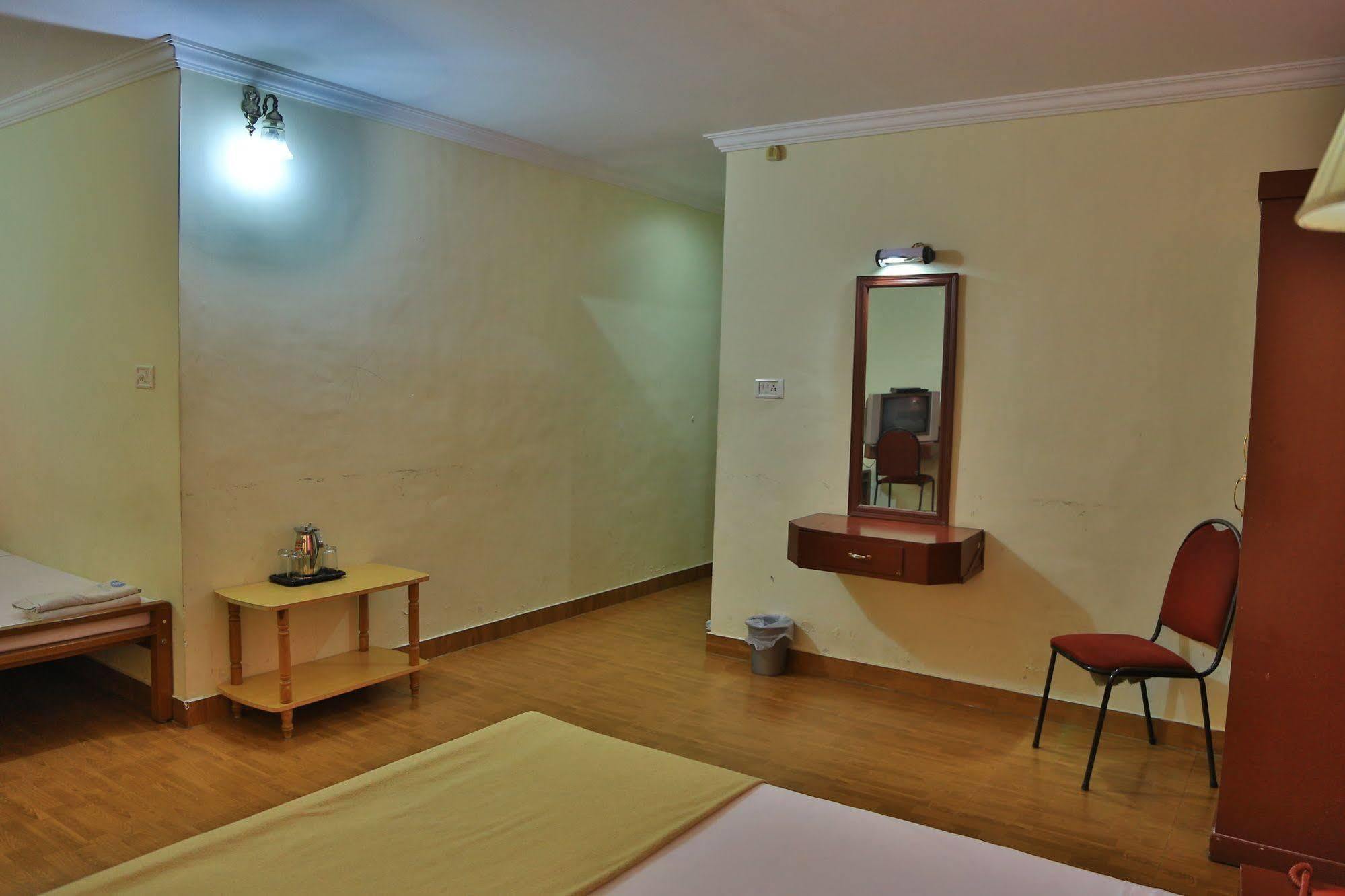 Hotel Srinivas Коччи Экстерьер фото