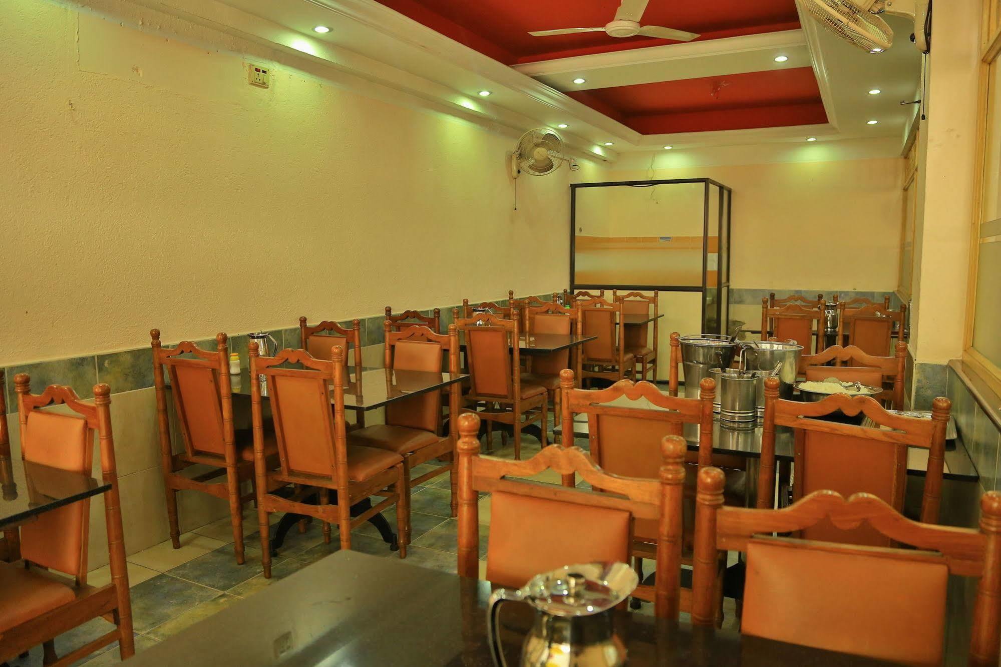 Hotel Srinivas Коччи Экстерьер фото