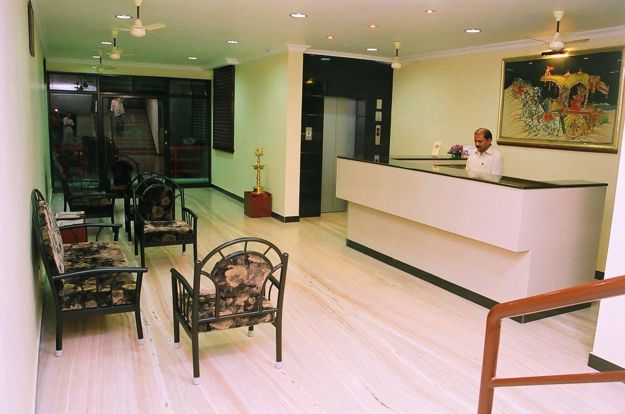 Hotel Srinivas Коччи Экстерьер фото