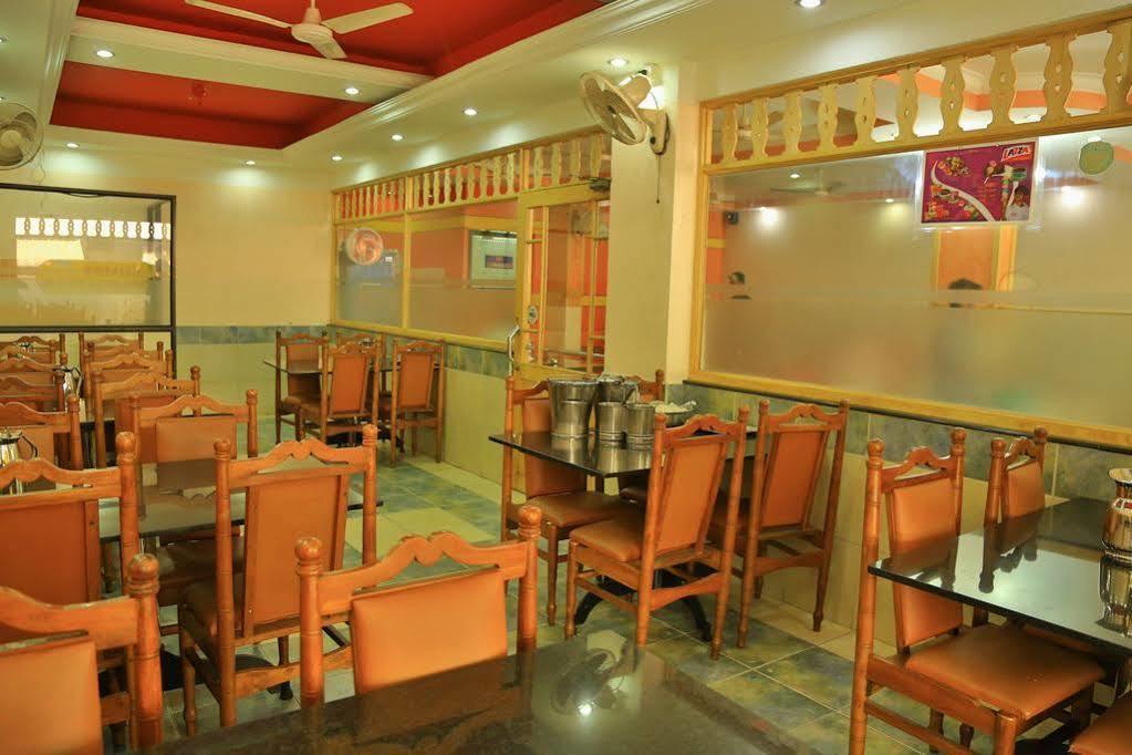 Hotel Srinivas Коччи Экстерьер фото